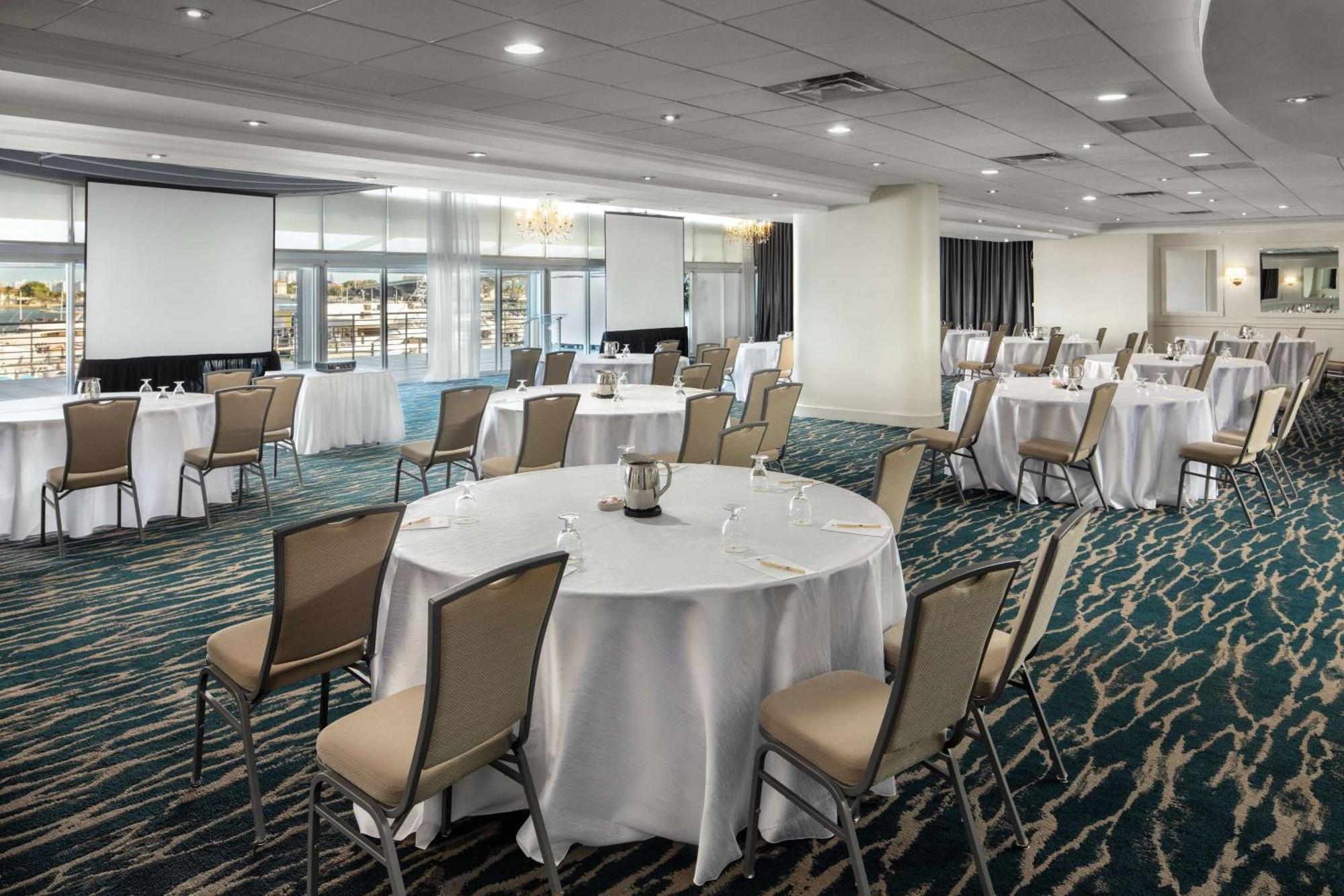 Doubletree By Hilton Grand Hotel Biscayne Bay Маями Екстериор снимка